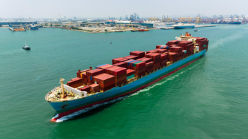 Transporte marítimo usado para cargas a granel e grandes envios com navios porta-contentores